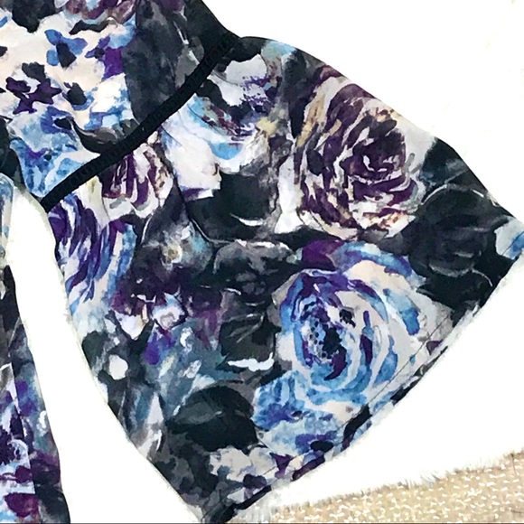 Blue Floral Bell Sleeve Sheeth Dress - Picture 4 of 7